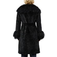Taylor-Swift-Black-Fur-Coat