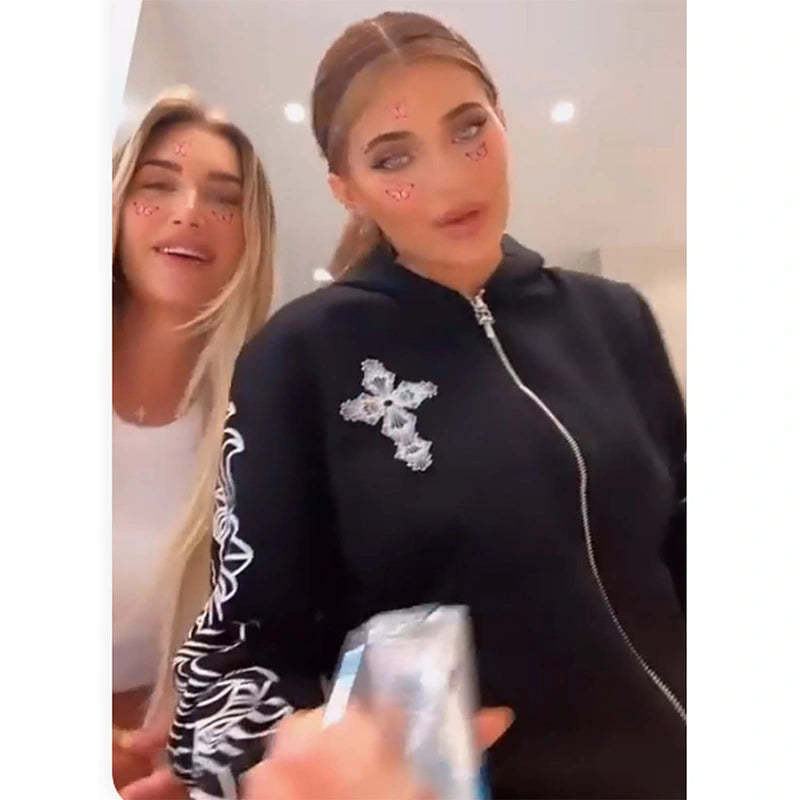Kylie Jenner Shop ブラックパーカー Kylie Hoodie | The Kylie Jenner
