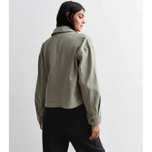 light-green-cotton-pocket-front-crop-shacket