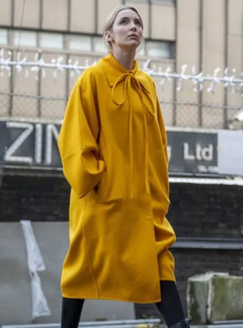 Killing Eve S03 Villanelle Yellow Coat